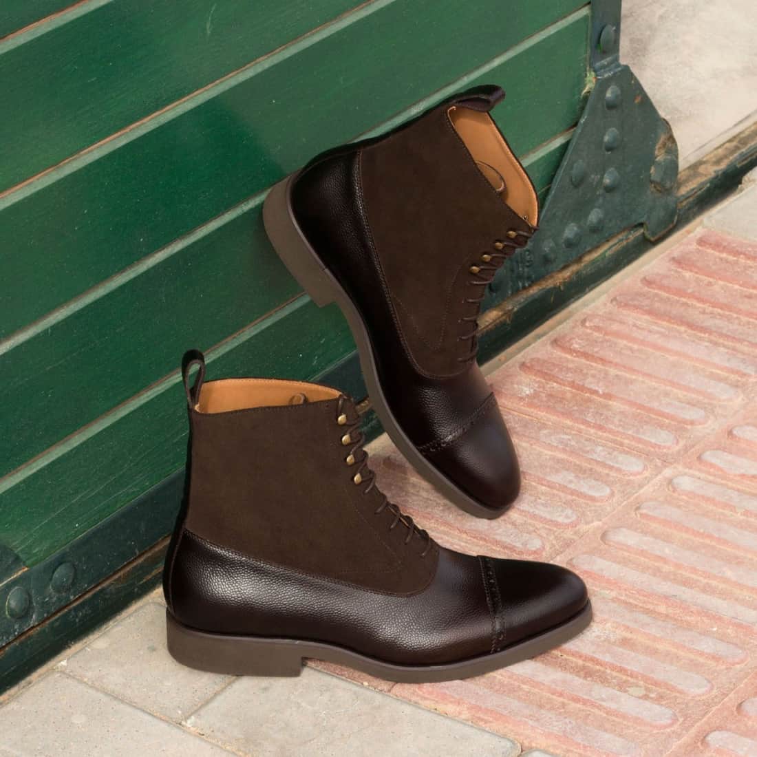 Bottines Blamoral en cuir grainé et daim marron foncé - Semelles Caoutchouc – vue 4
