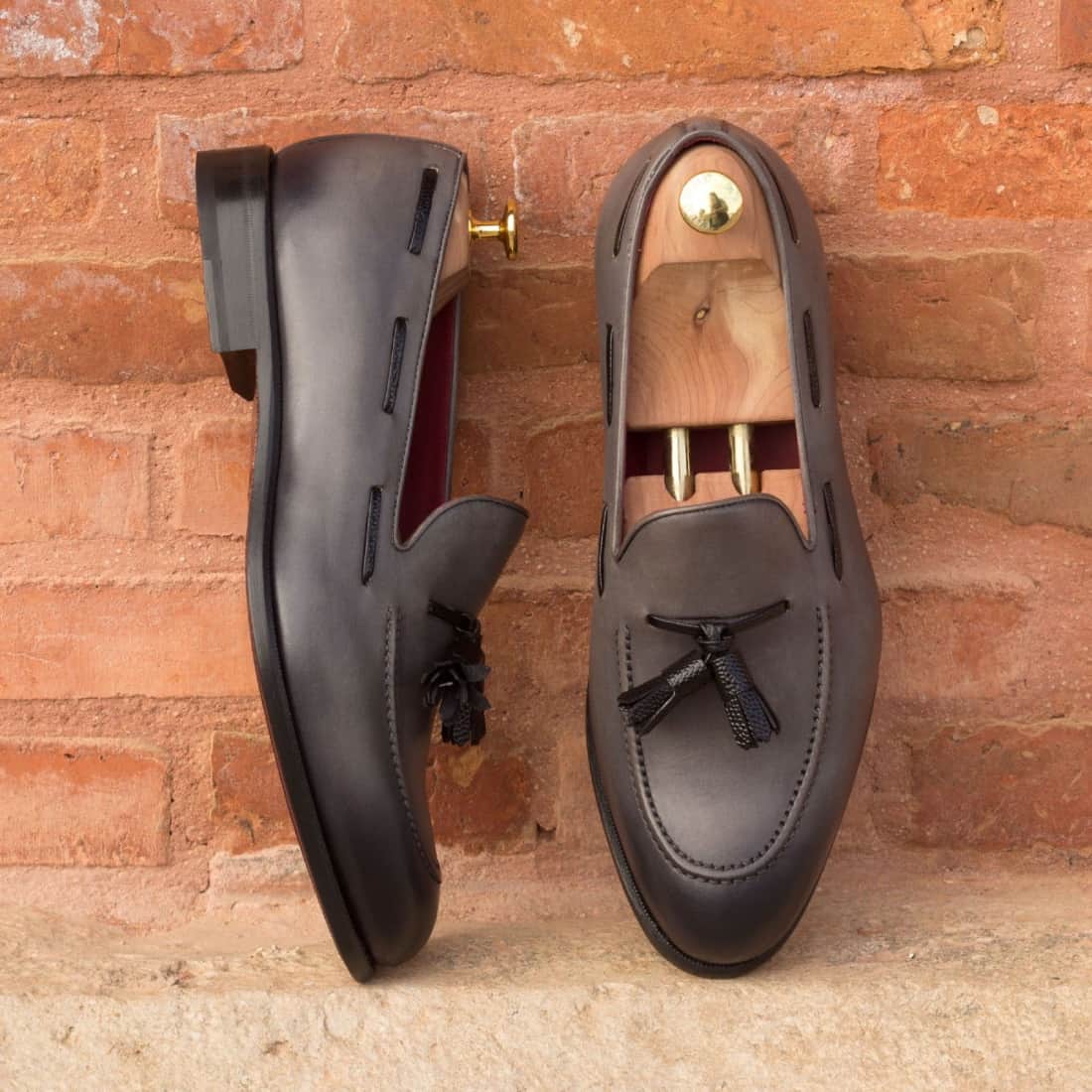 Mocassin à glands en cuir gris – vue 4