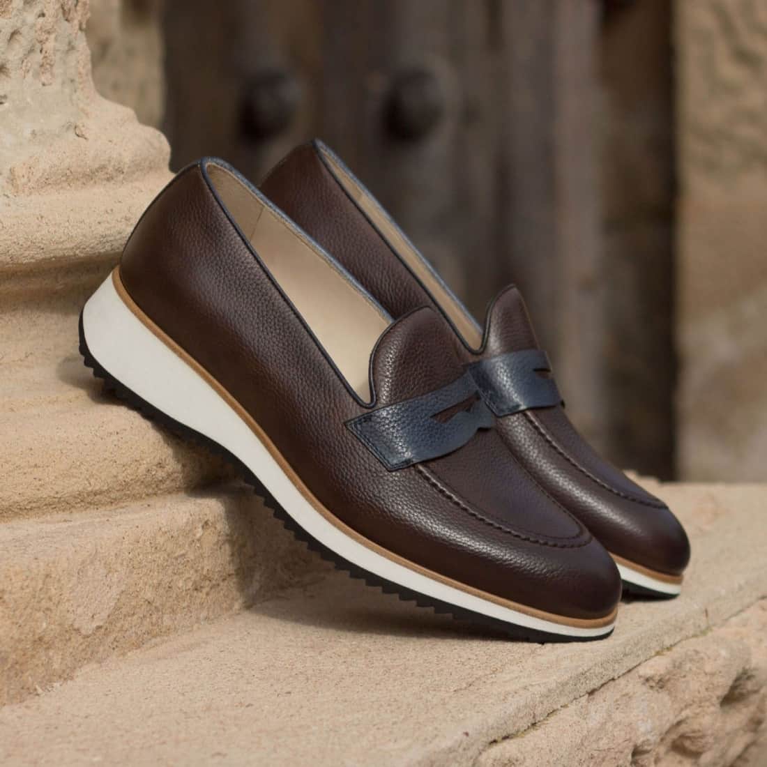 Mocassins Penny à bandeau en cuir grainé marron foncé - Semelles Sport – vue 4