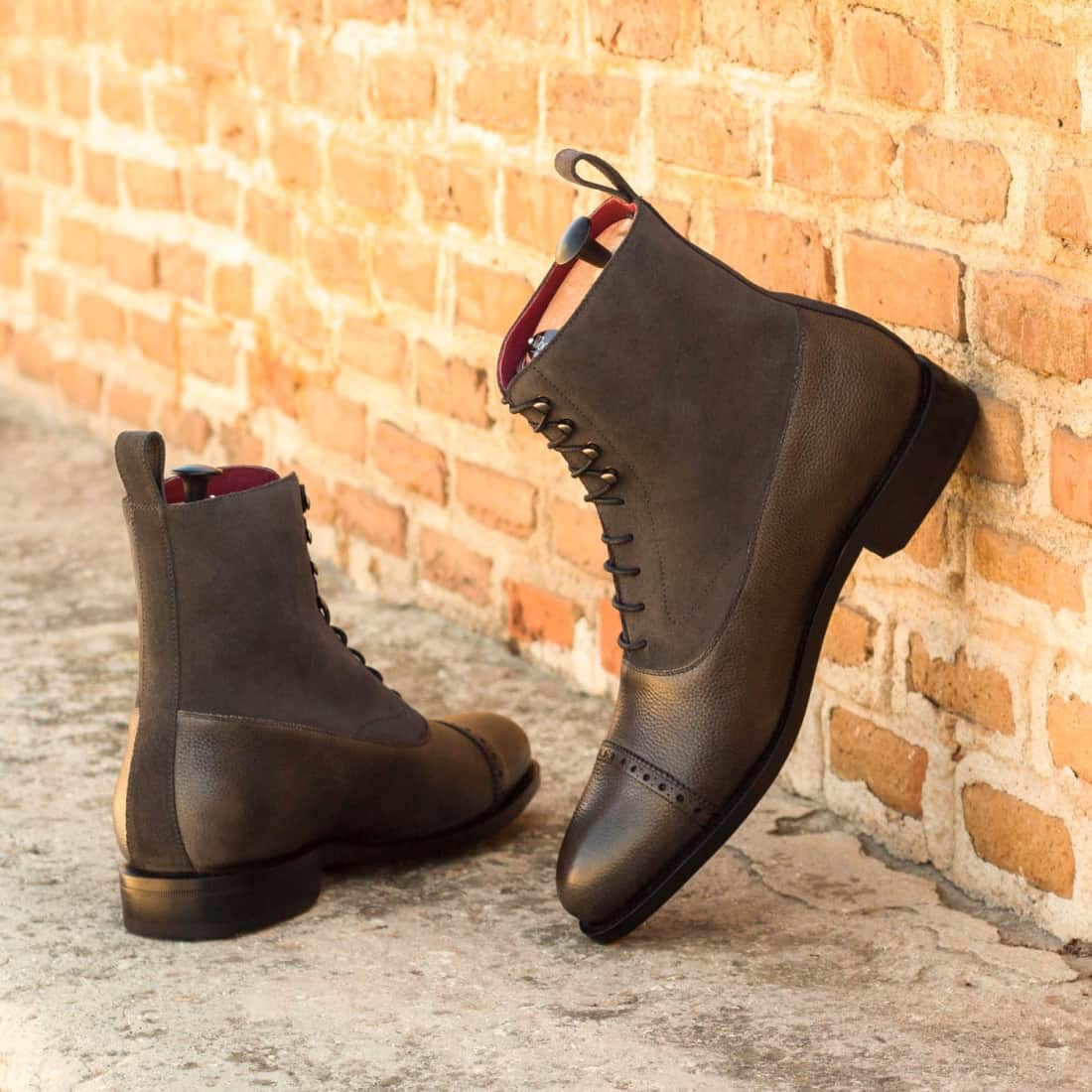 Bottines Blamoral en cuir grainé et daim gris – vue 4