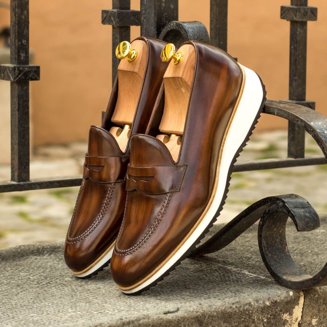 Mocassins Penny à bandeau en cuir patiné marron - Semelles Sport – vue 4