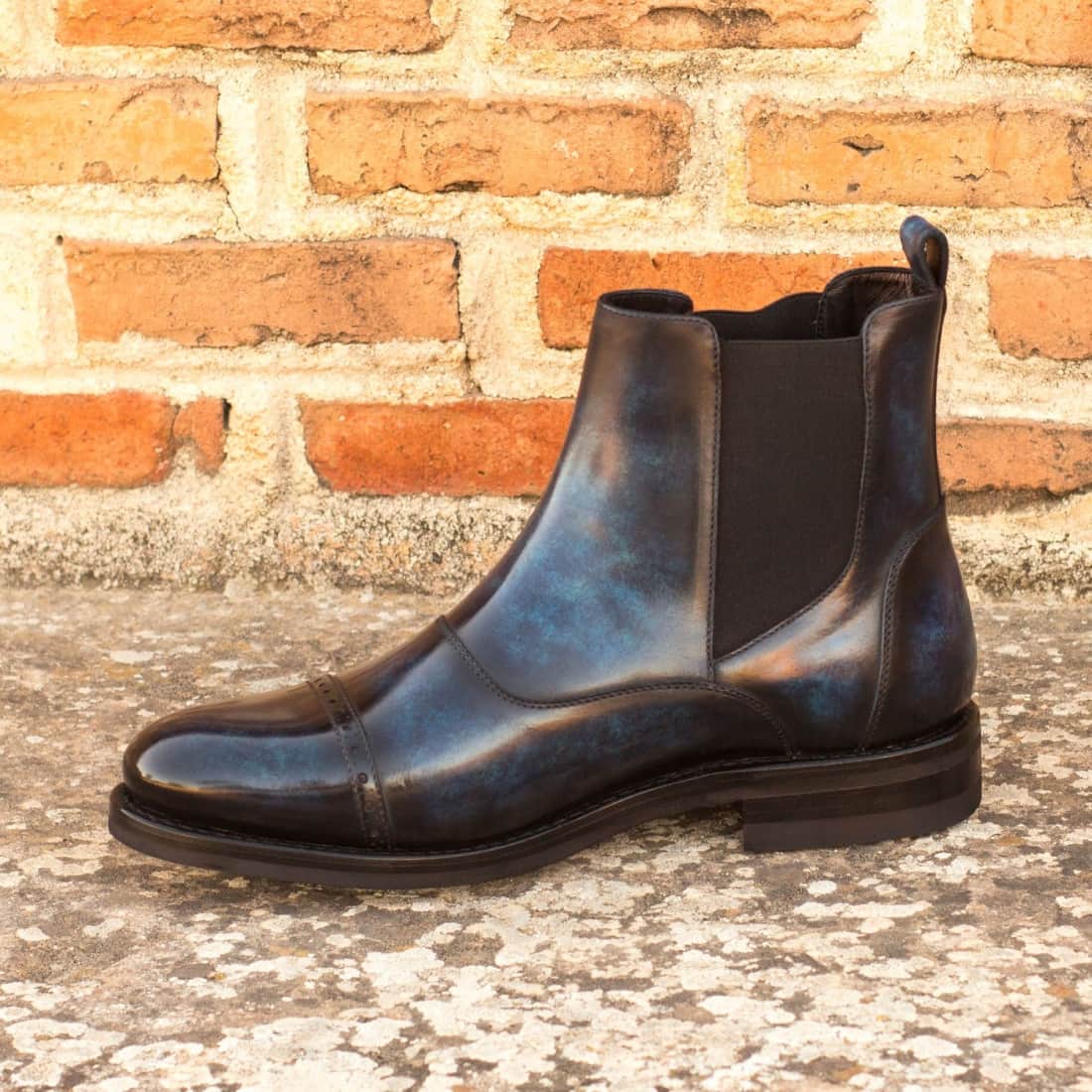 Cheslea Boots Cut en cuir patiné bleu marine - Semelles Dainite® – vue 4