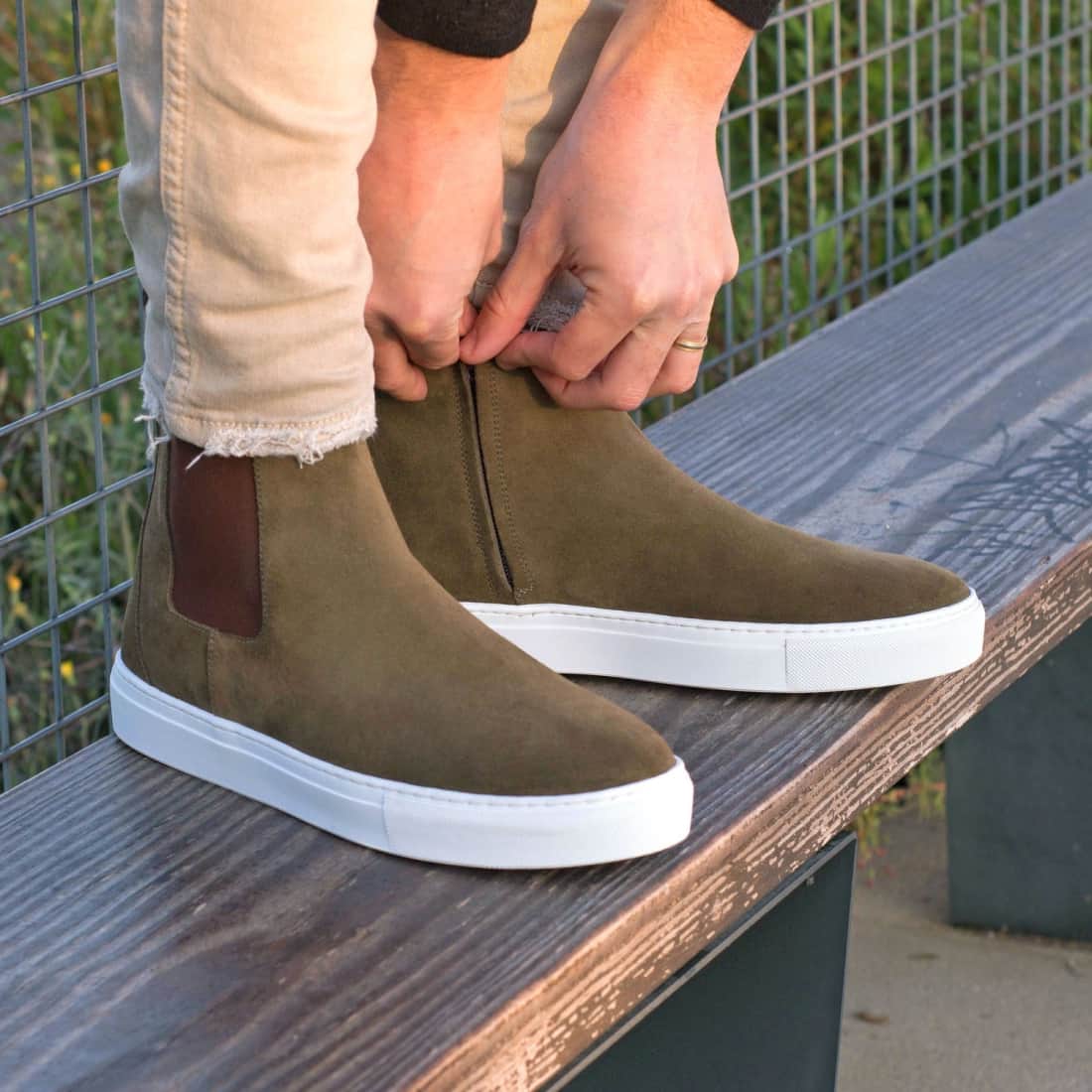 Cheslea Boots Sneakers en daim kaki – vue 7