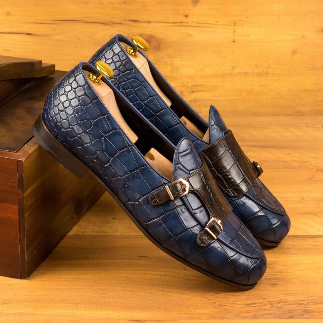 Mocassin Double Boucle en cuir croco bleu marine et marron foncé – vue 5