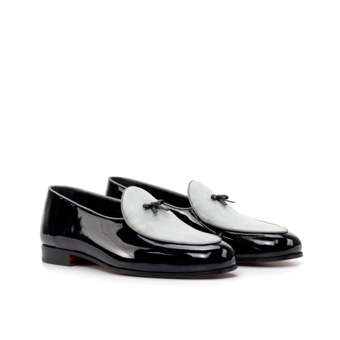 Mocassin Belge en cuir vernis noir et daim gris clair