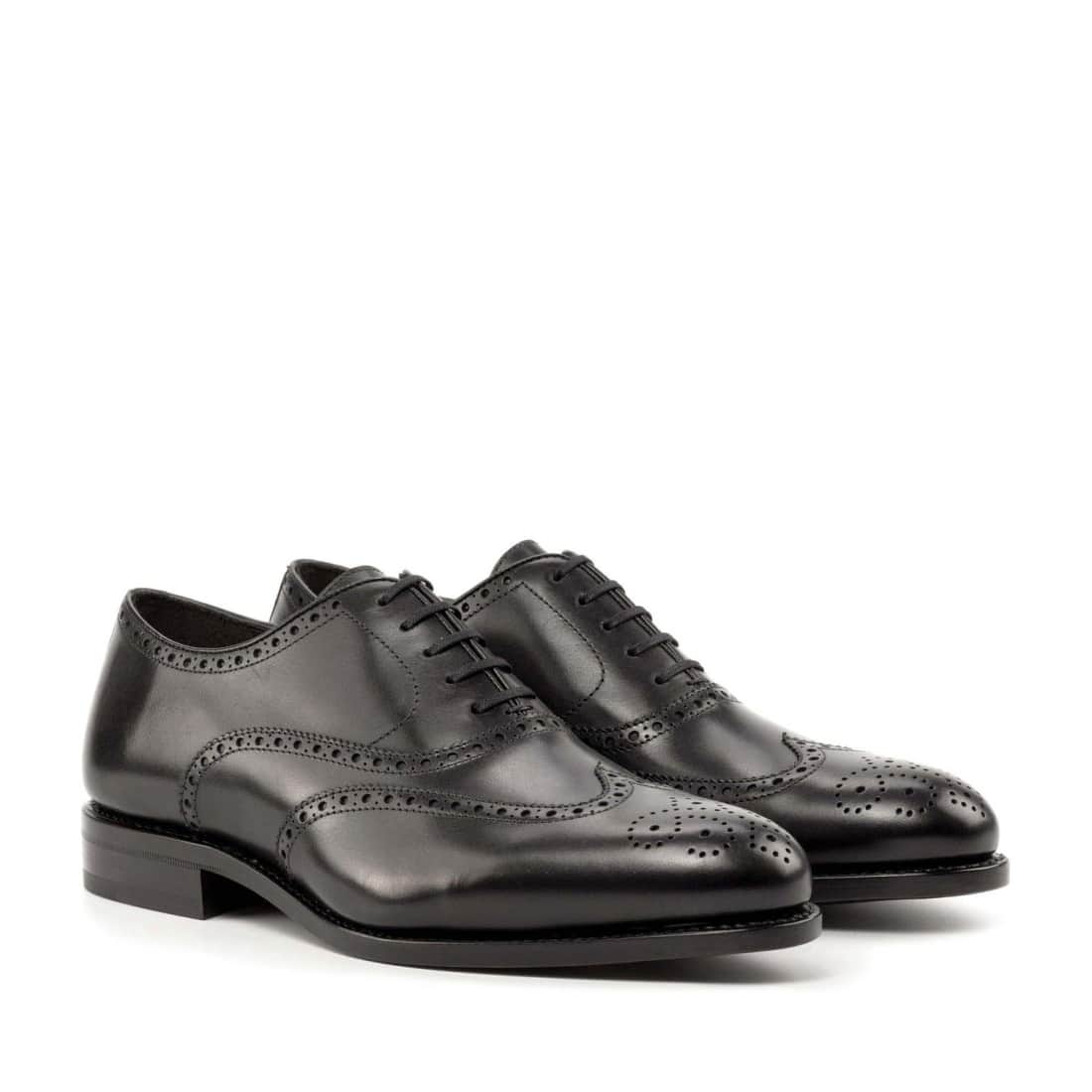 Richelieu fleuri en cuir noir