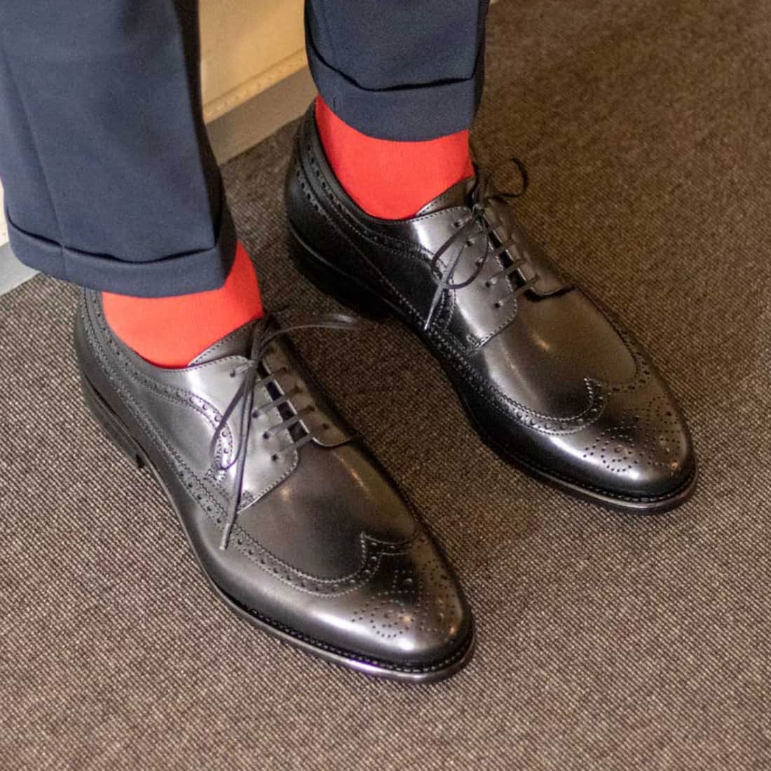 Derbie Brogue fleuri en cuir noir – vue 3