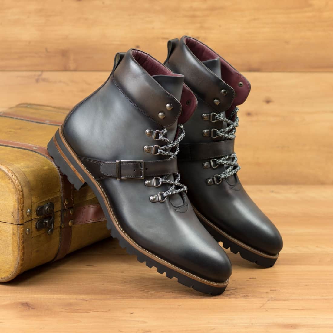 Hiking Boots en cuir gris - Semelles Commando – vue 4