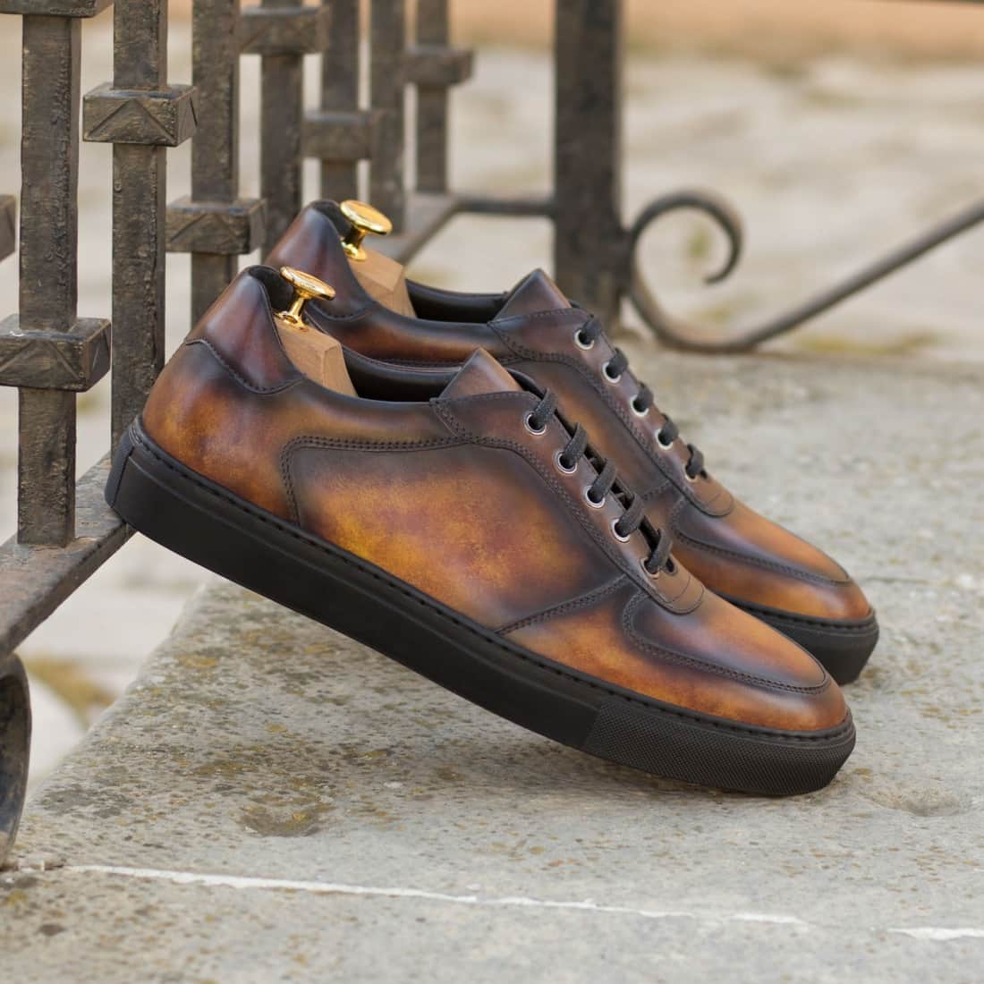 Sneakers Bumper en cuir patiné cognac - Semelles Noires – vue 5