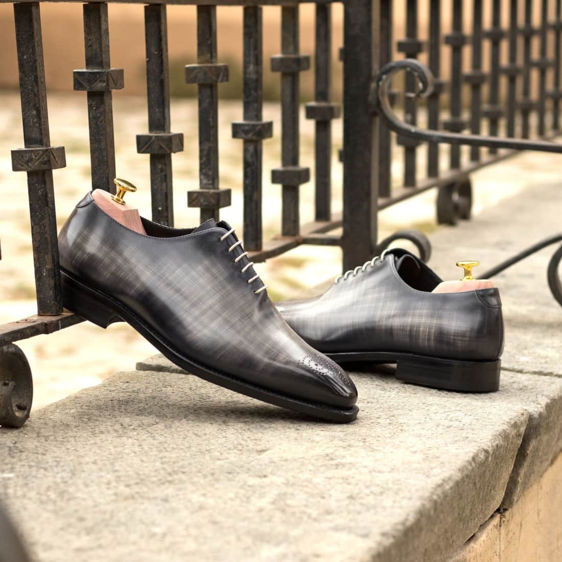 One Cut en cuir gris patiné – vue 4