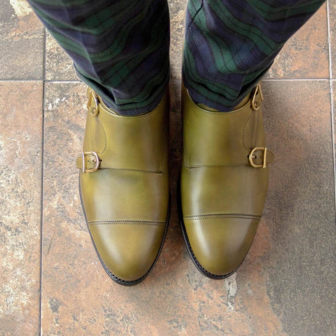 Chaussure double boucle en cuir vert olive – vue 6
