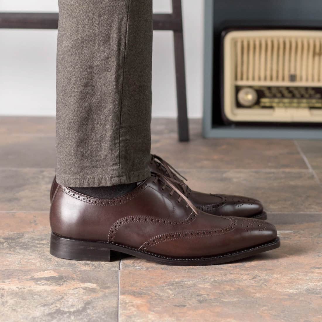 Richelieu fleuri en cuir marron foncé – vue 4