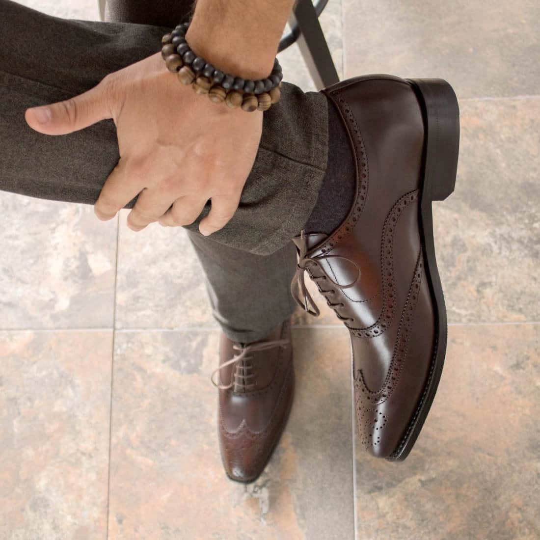 Richelieu fleuri en cuir marron foncé – vue 5