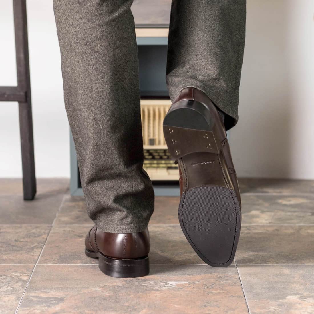 Richelieu fleuri en cuir marron foncé – vue 6
