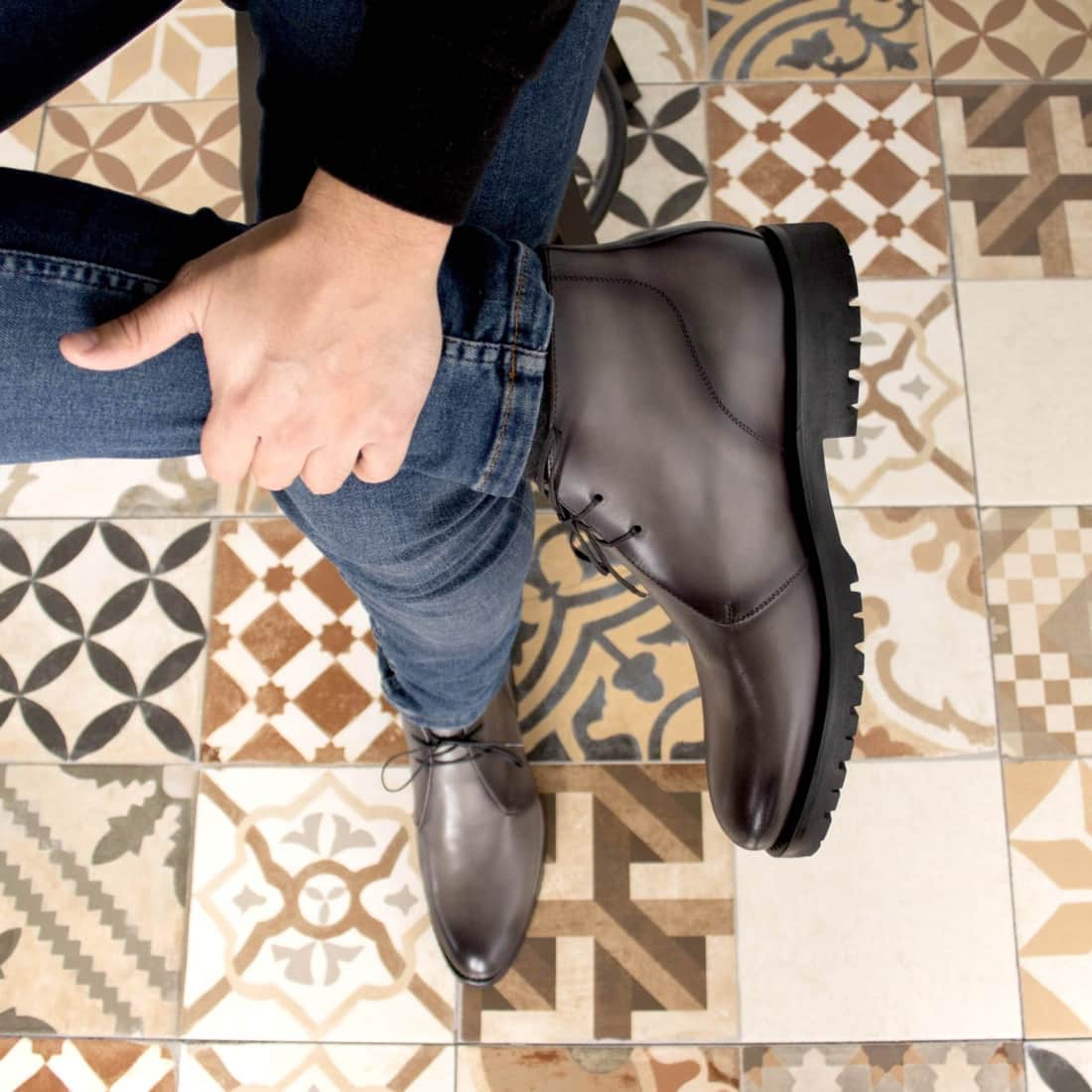 Chukka Boots en cuir gris - Semelles Commando – vue 6