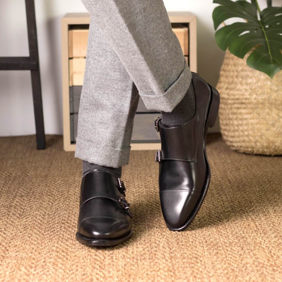 Chaussure double boucle en cuir noir – vue 4