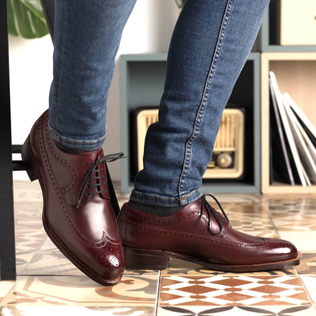 Derbie Brogue fleuri en cuir bordeaux – vue 4