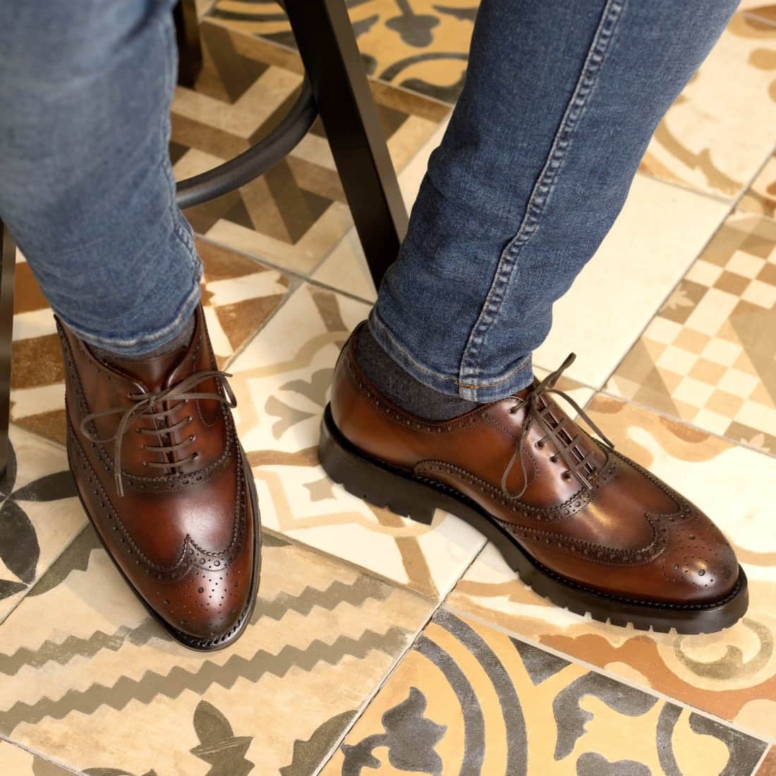 Richelieu fleuri en cuir marron moyen - Semelles Commando – vue 4