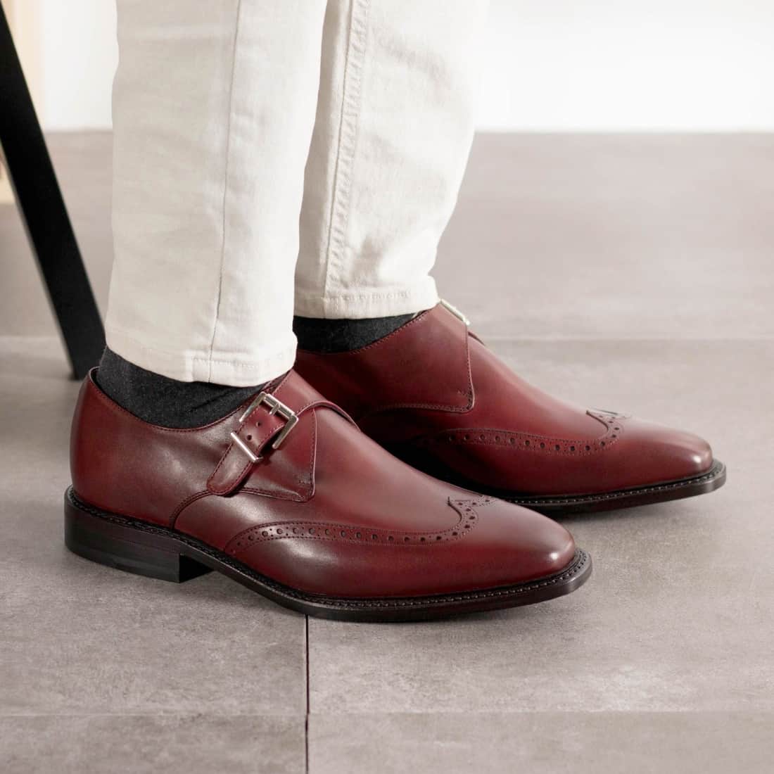 Chaussure à boucle bout fleuri en cuir bordeaux – vue 6