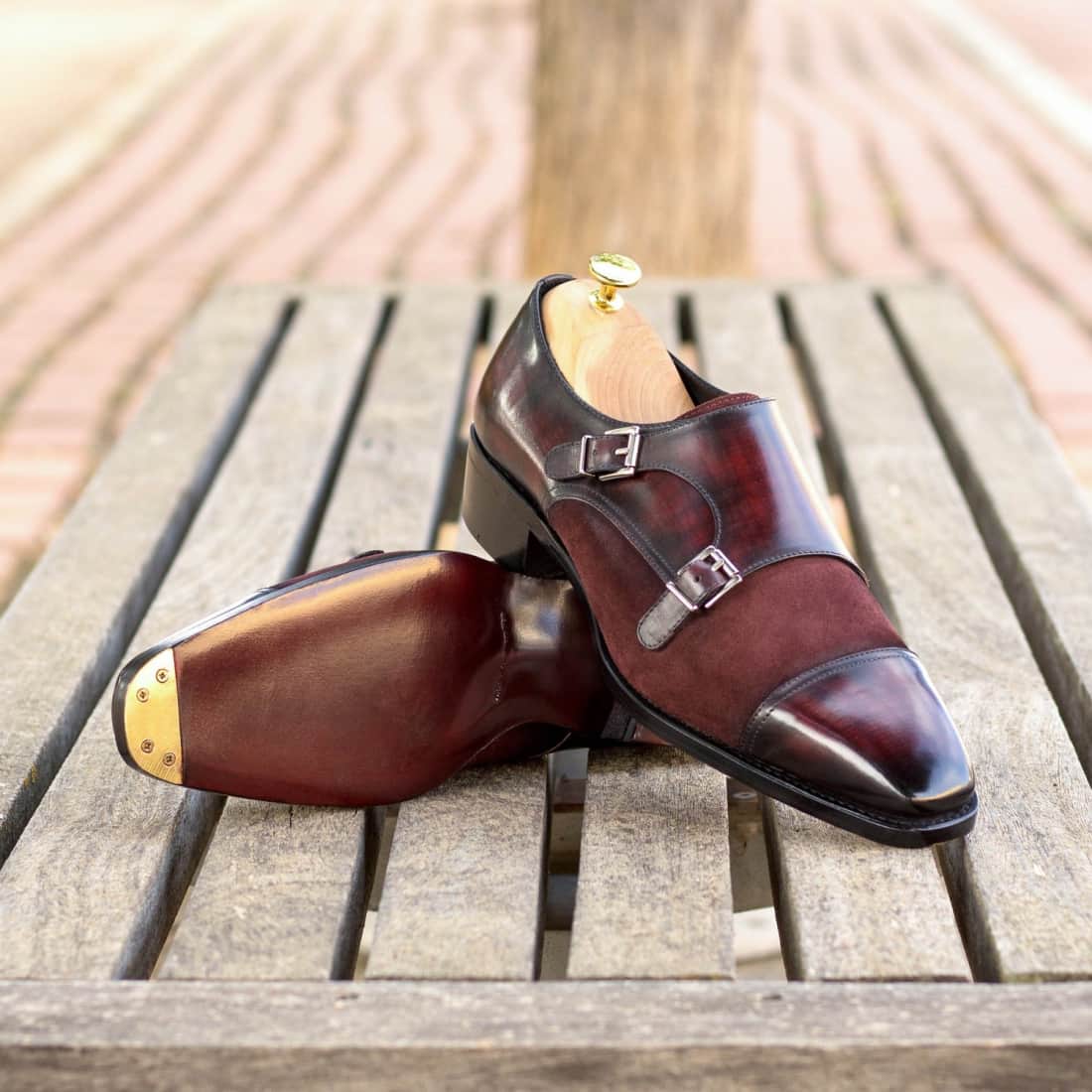 Chaussure double boucle en cuir patiné et daim bordeaux – vue 4