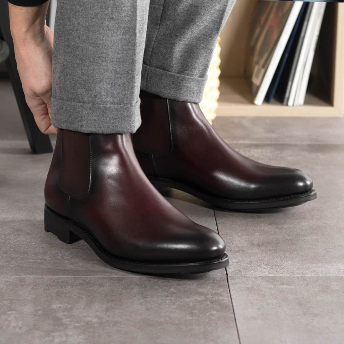 Cheslea Boots en cuir bordeaux - Semelles Commando – vue 5