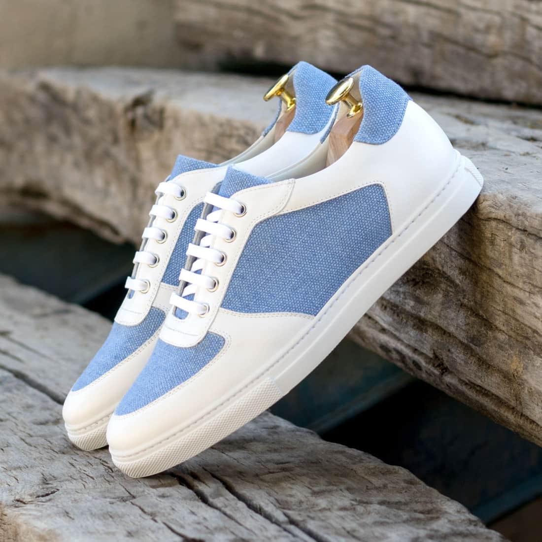 Sneakers Bumper en cuir blanc et lin bleu ciel - Semelles Blanches – vue 4