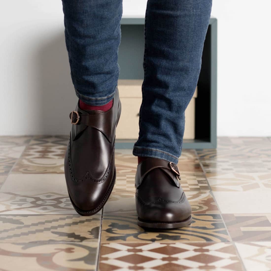 Chaussure à boucle bout fleuri en cuir marron foncé – vue 5