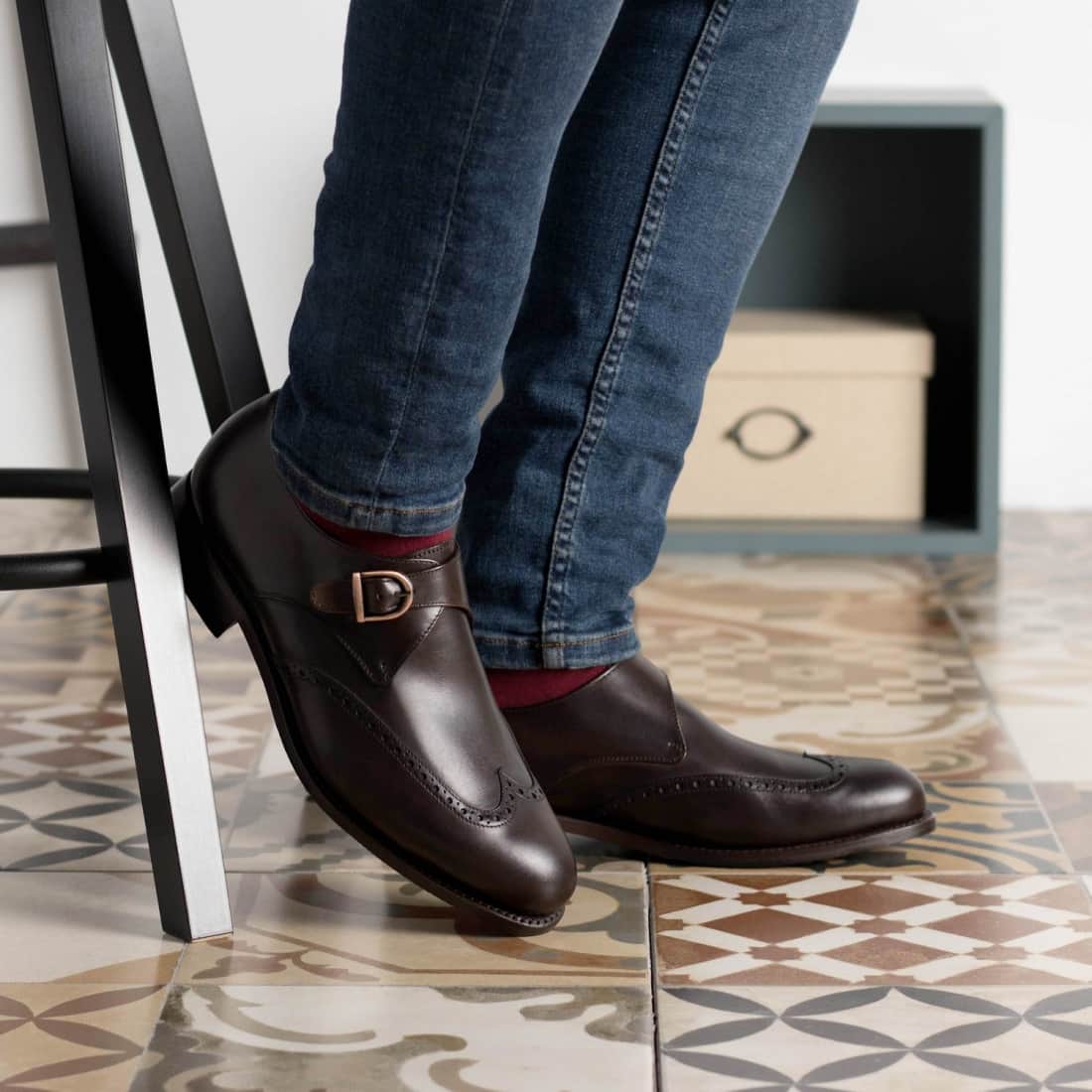 Chaussure à boucle bout fleuri en cuir marron foncé – vue 6