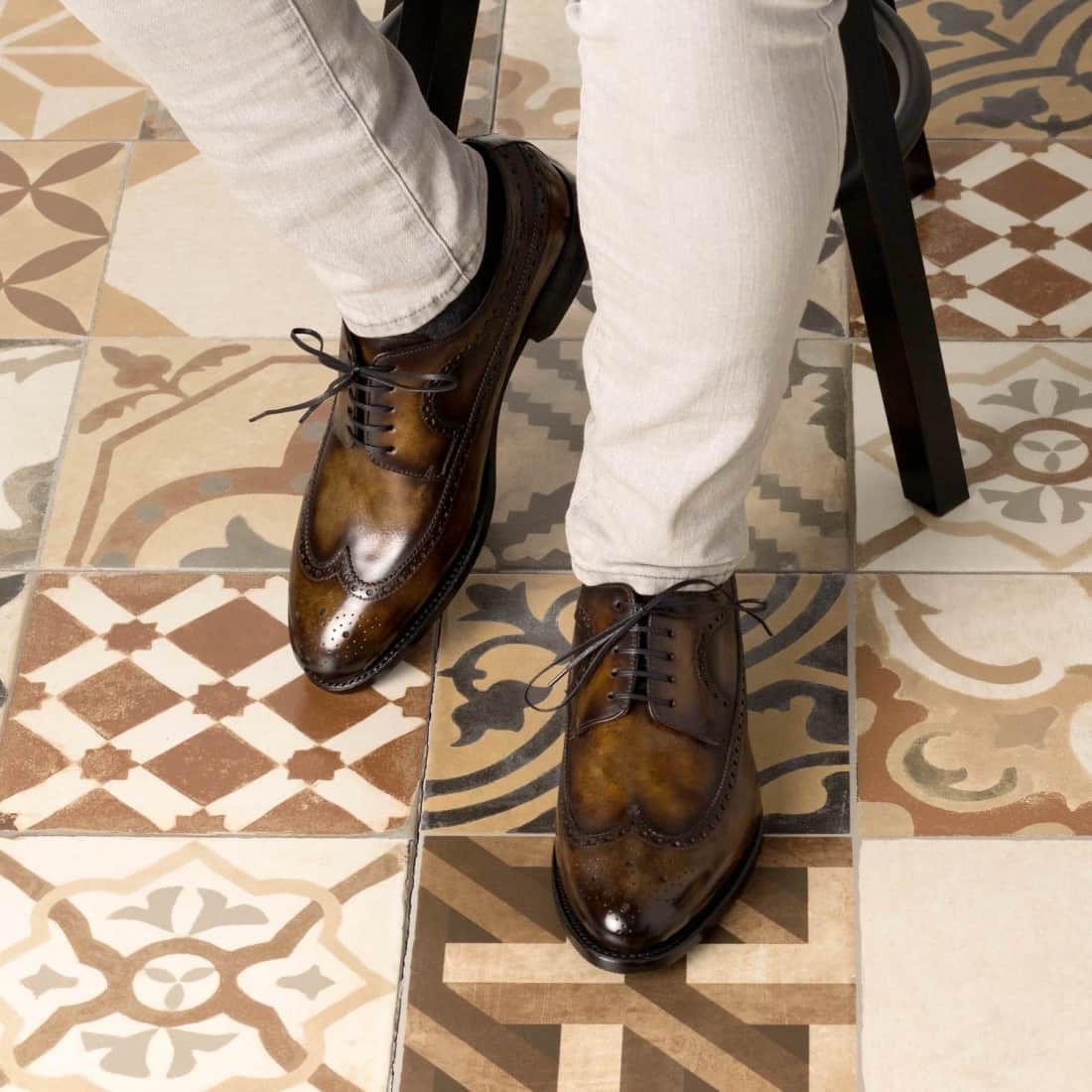Derbie Brogue fleuri en cuir patiné tabac – vue 4