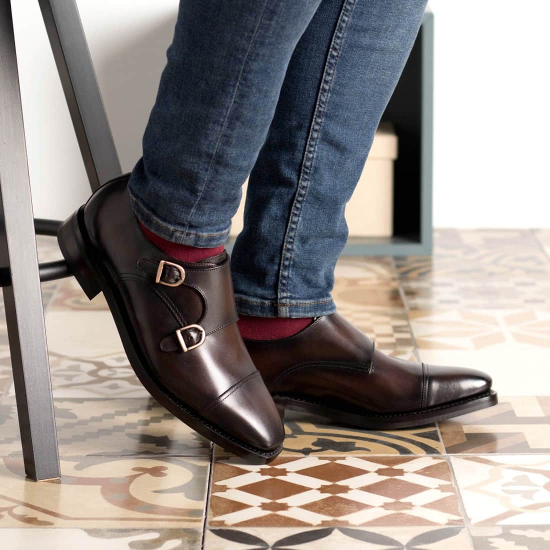 Chaussure double boucle en cuir patiné marron foncé - Semelles Dainite – vue 5