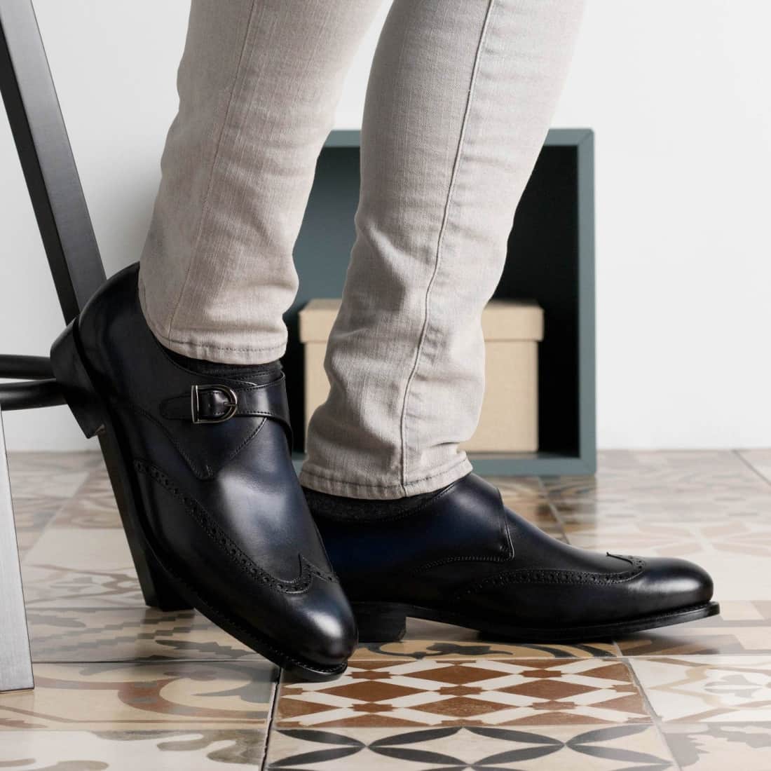 Chaussure à boucle bout fleuri en cuir bleu marine – vue 4