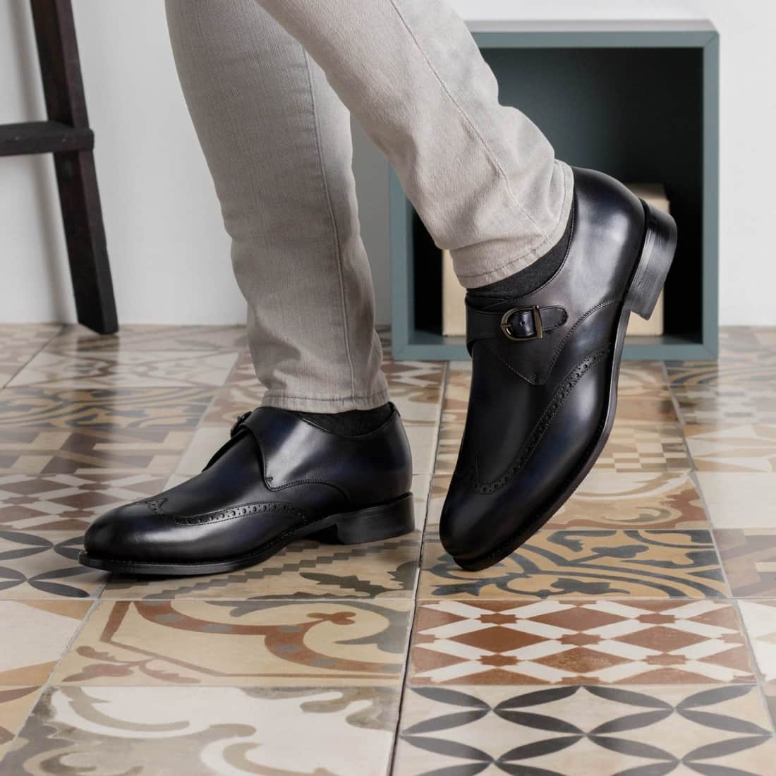 Chaussure à boucle bout fleuri en cuir bleu marine – vue 6