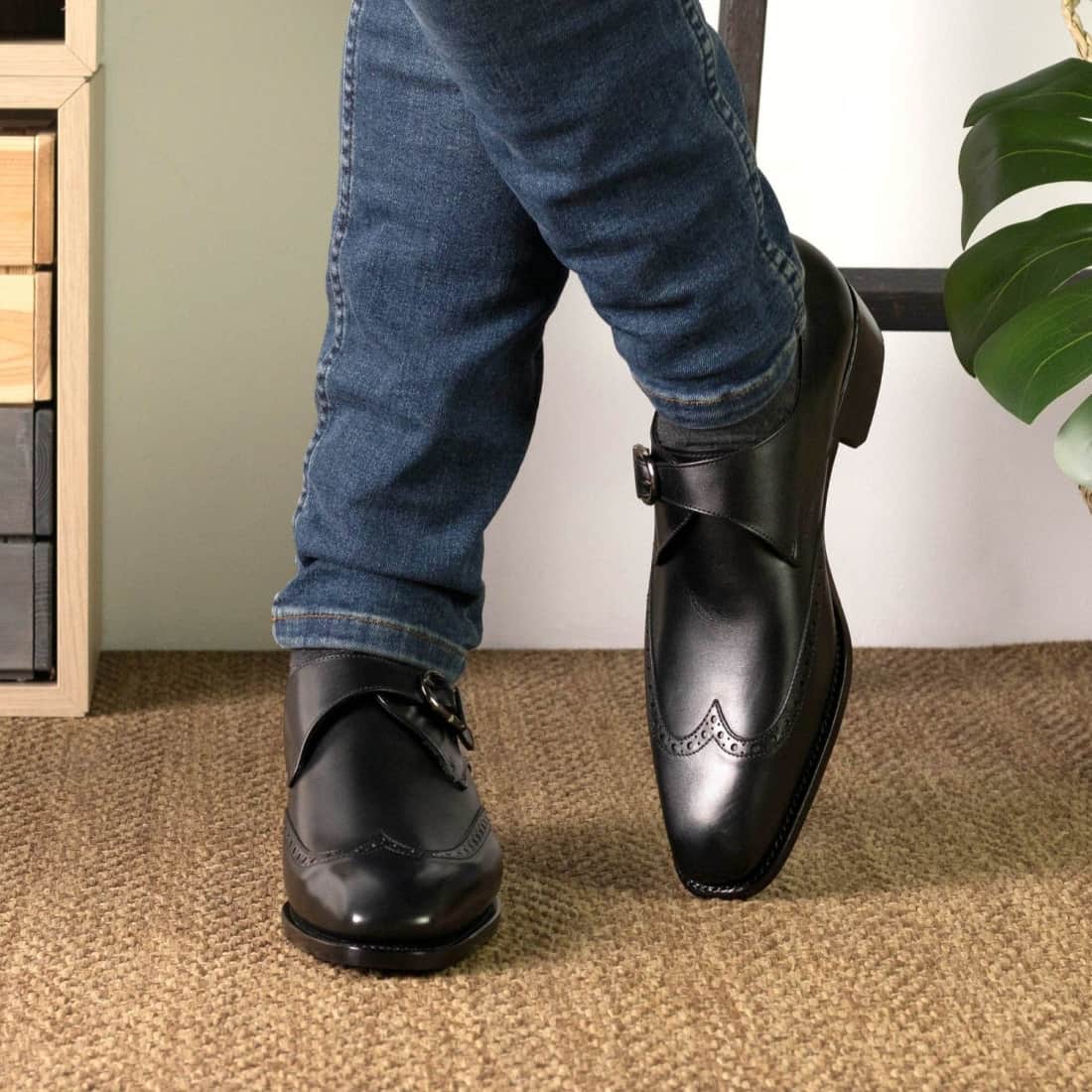 Chaussure à boucle bout fleuri en cuir noir – vue 4