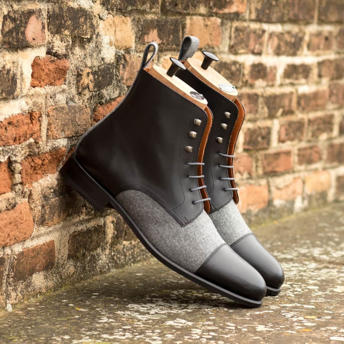 Bottines Bout Droit en cuir noir et flanelle gris – vue 4