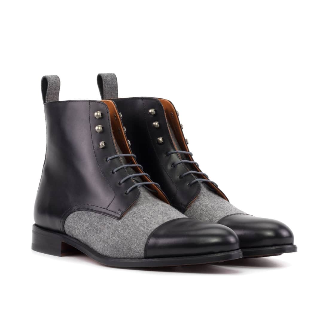 Bottines Bout Droit en cuir noir et flanelle gris