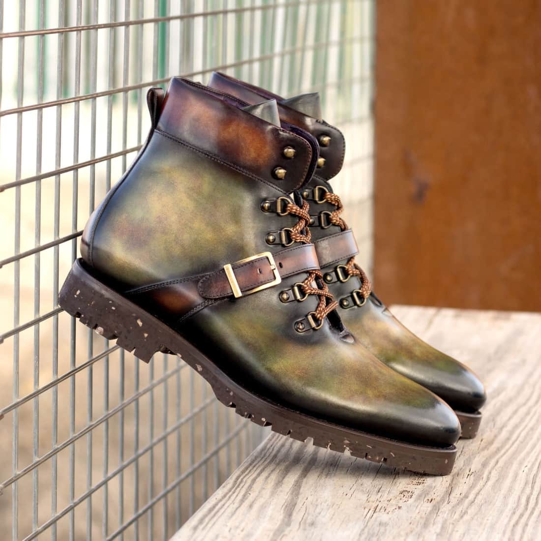 Hiking Boots en cuir patiné vert et marron - Semelles Commando Recyclées Vibram® – vue 4