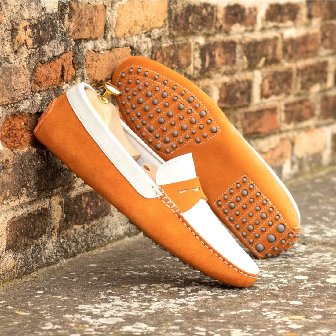 Mocassin Driver en daim blanc et orange – vue 4
