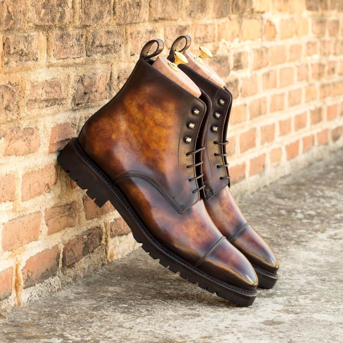 Bottines Bout Droit en cuir patiné marron - Semelles Commando – vue 4