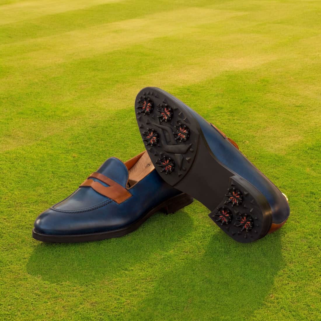 Mocassins de golf en cuir marine et cognac – vue 4
