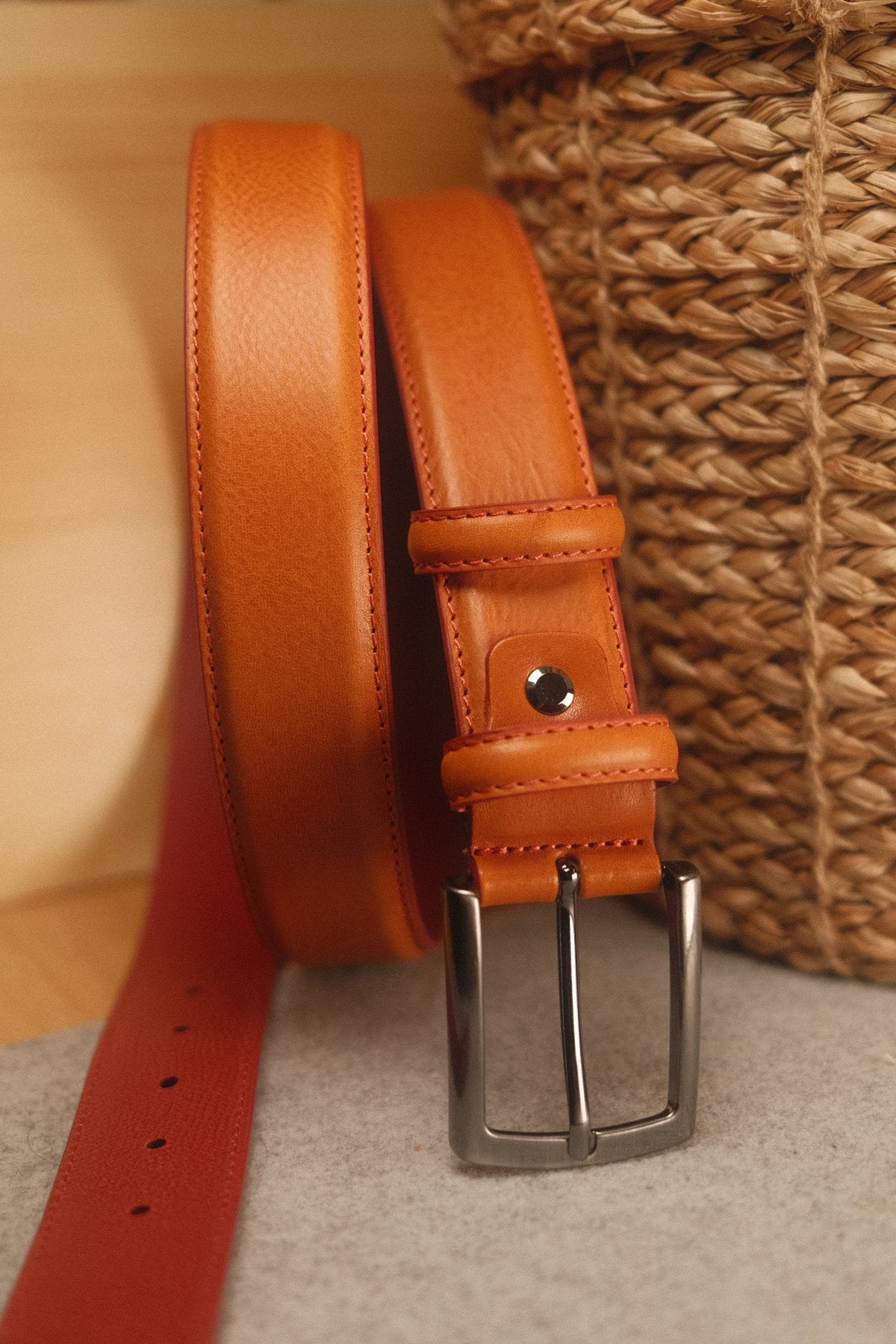 Ceinture en cuir marron clair – surpiqûre rouge, doublure rouge, 35 mm – vue 3