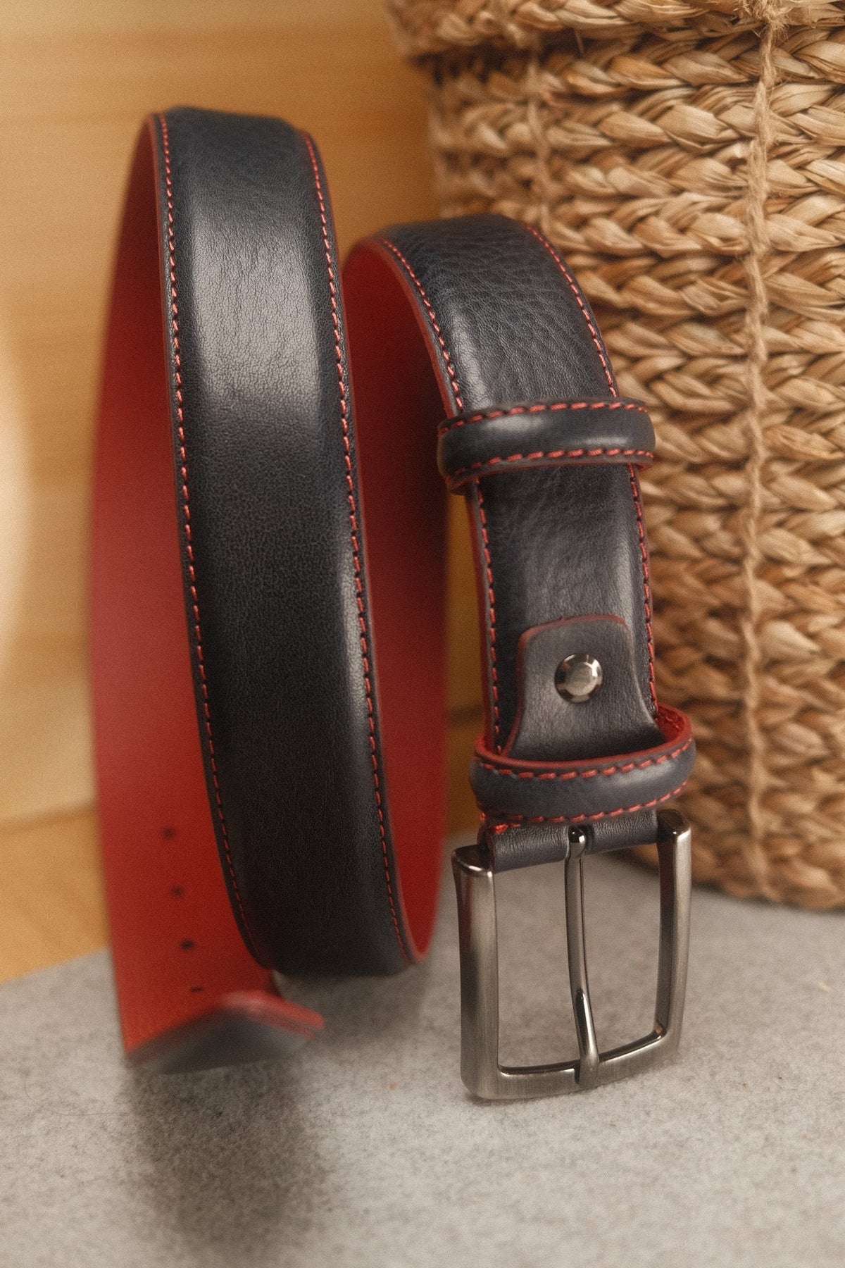 Ceinture en cuir bleu marine – surpiqûre rouge, doublure rouge, 35 mm – vue 3