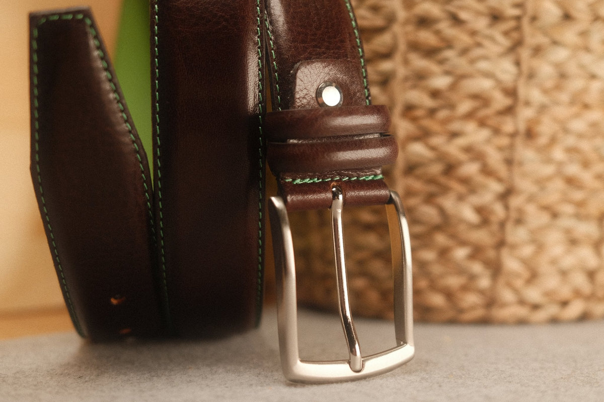 Ceinture en cuir marron foncé – surpiqûre vert pistache, doublure verte, 35 mm – vue 2