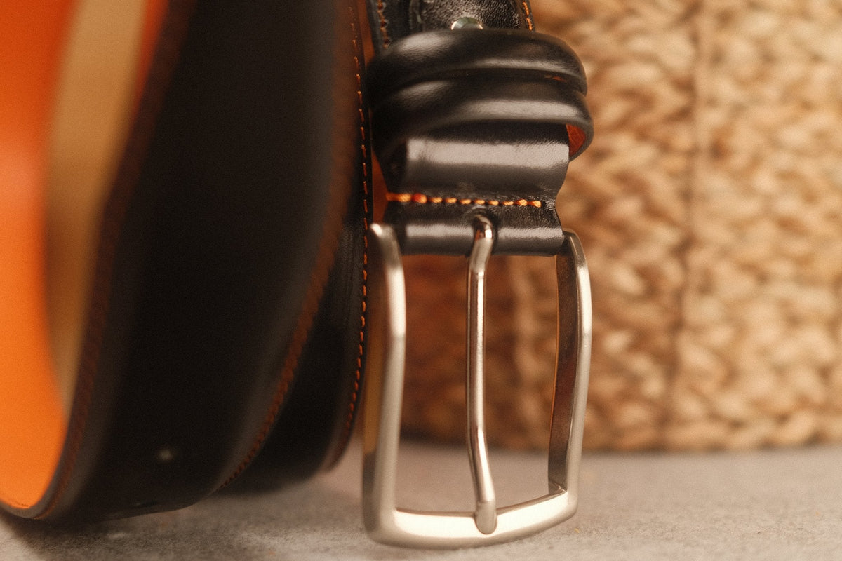 Ceinture en cuir noir – surpiqûre orange, doublure orange, 35 mm – vue 2