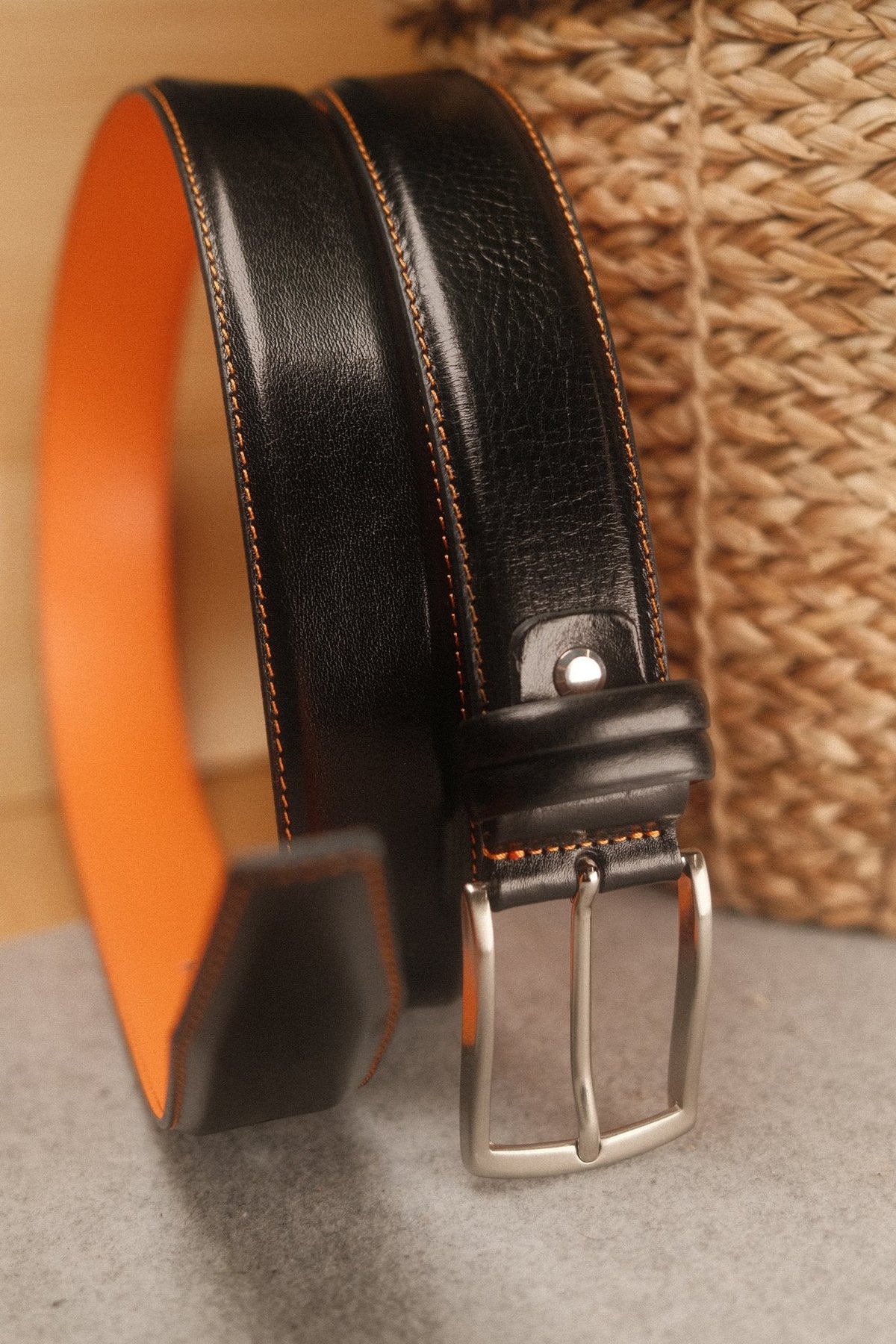 Ceinture en cuir noir – surpiqûre orange, doublure orange, 35 mm – vue 3