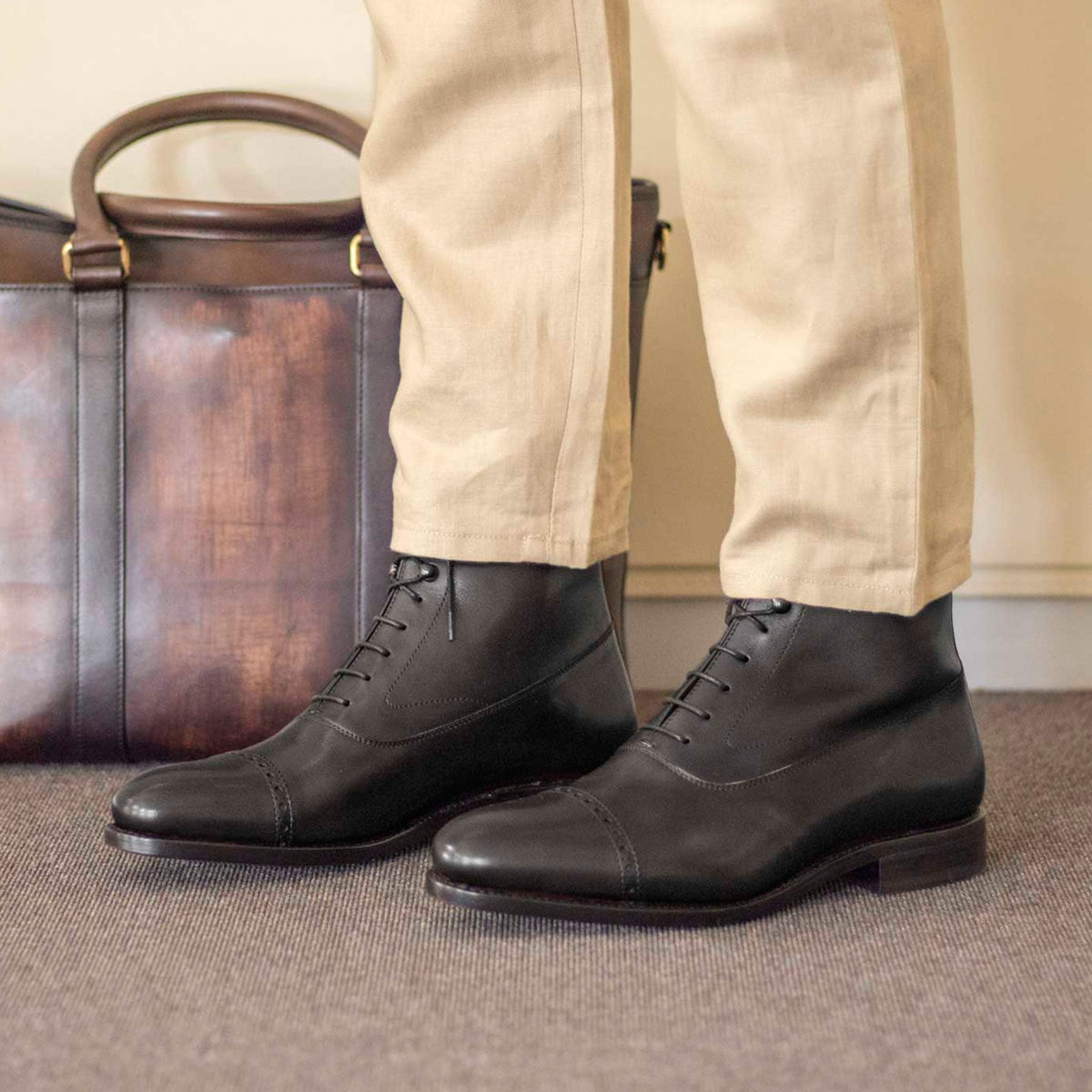 Bottines Balmoral en cuir noir – vue 4