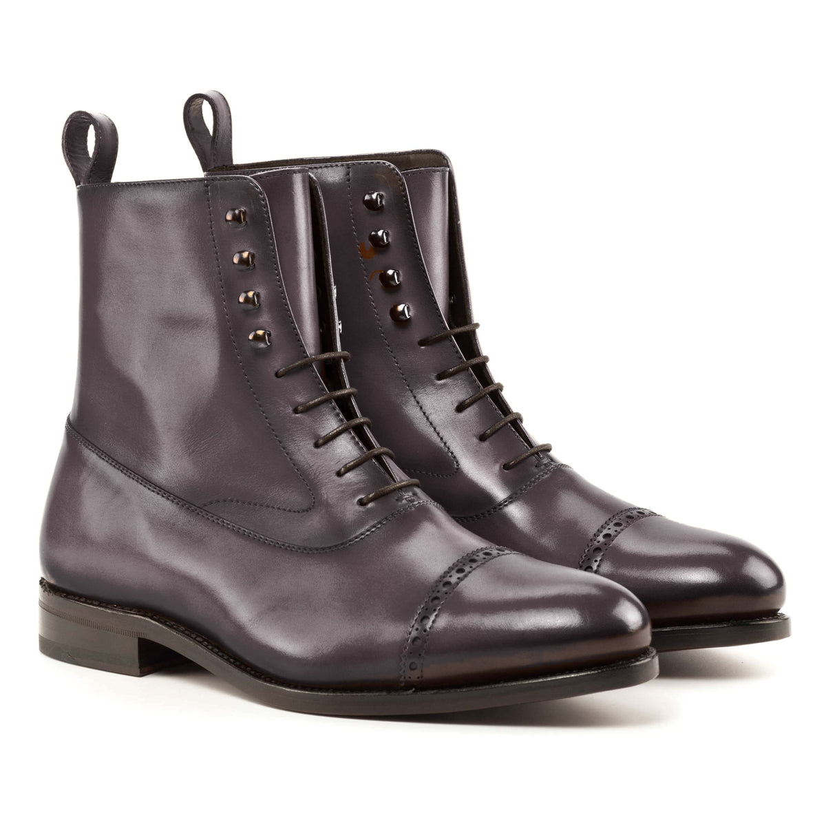 Bottines Balmoral en cuir sang-de-bœuf, vue de trois quarts avant