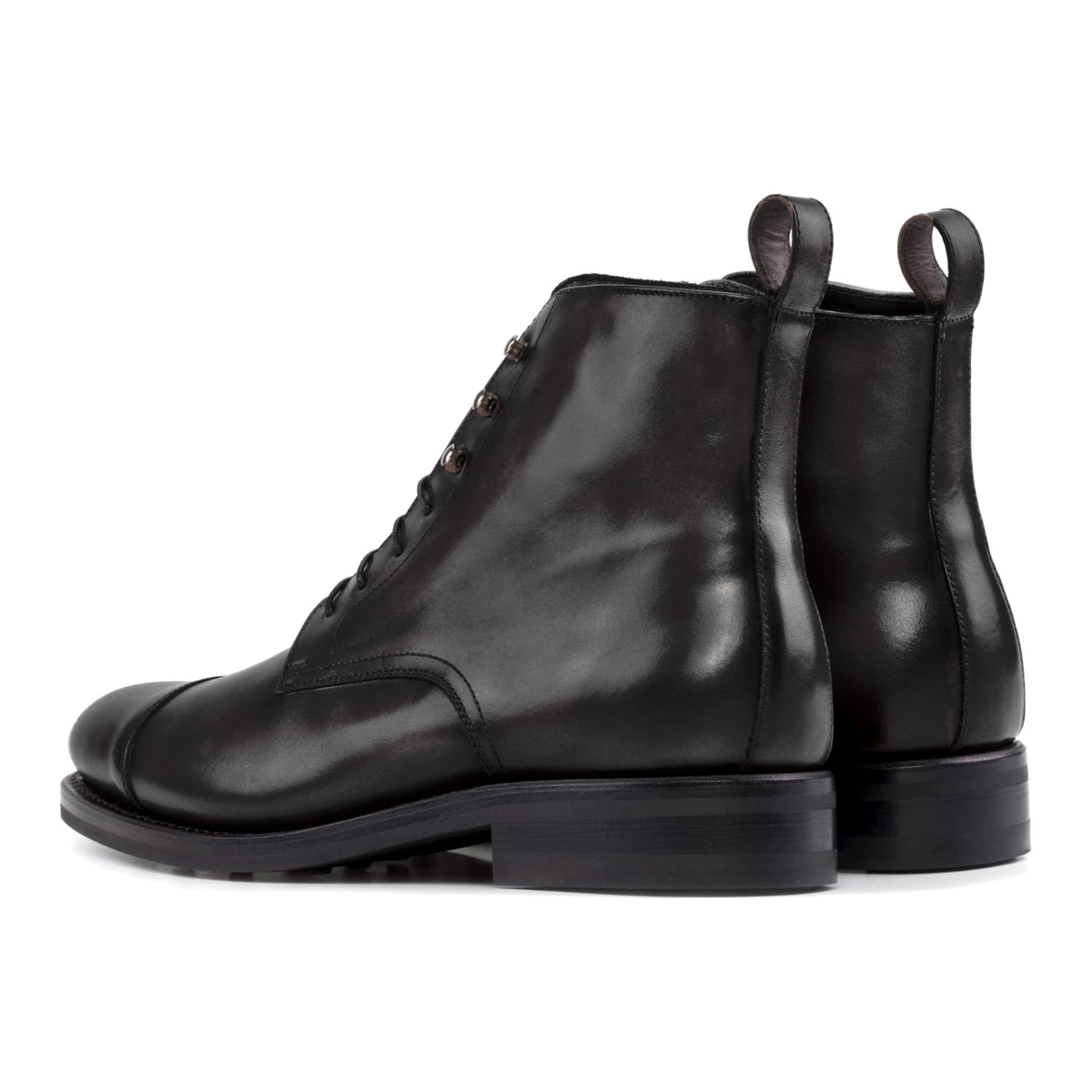Bottines Bout Droit en cuir noir, vue de trois quarts arrière