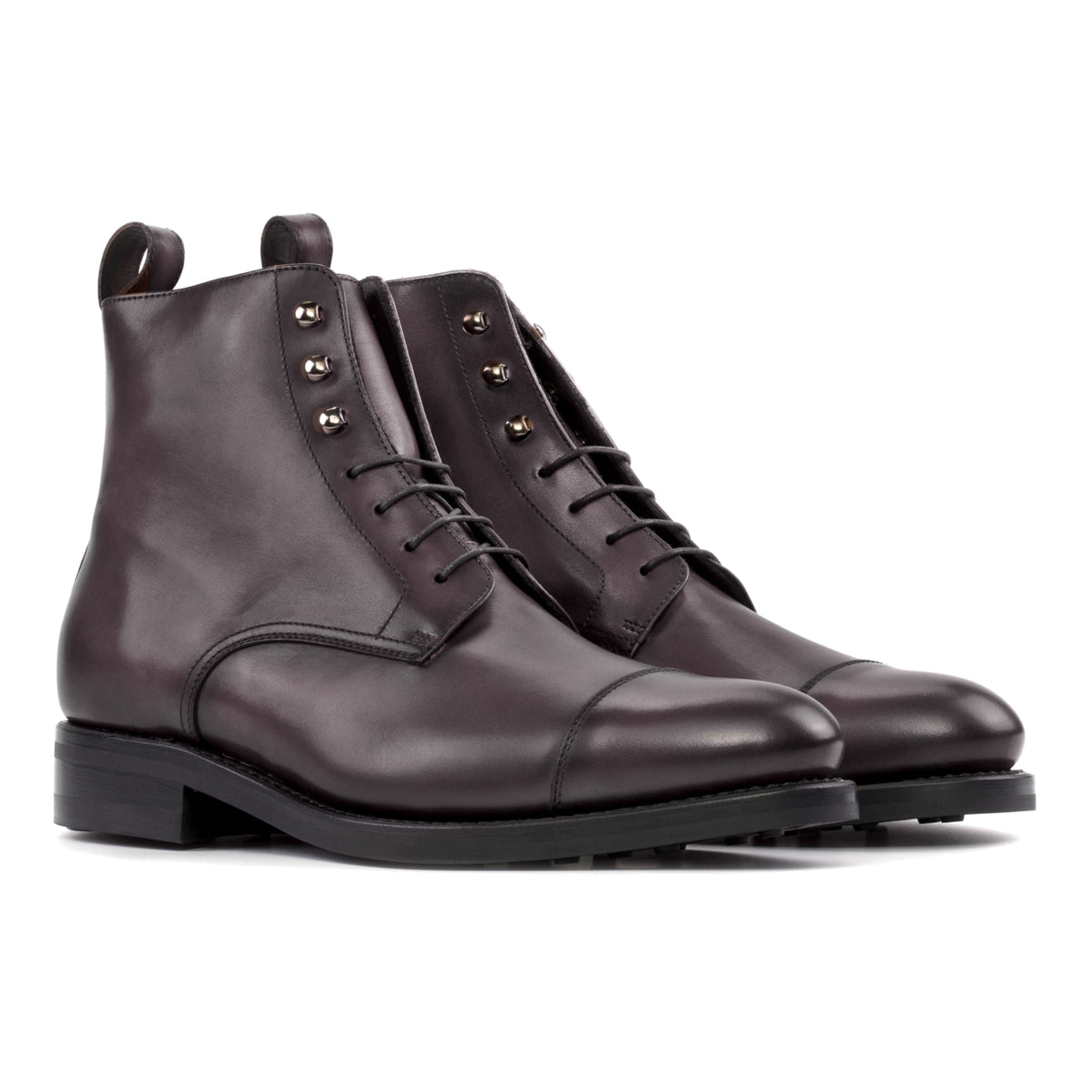 Bottines Bout Droit en cuir sang-de-bœuf, vue de trois quarts avant