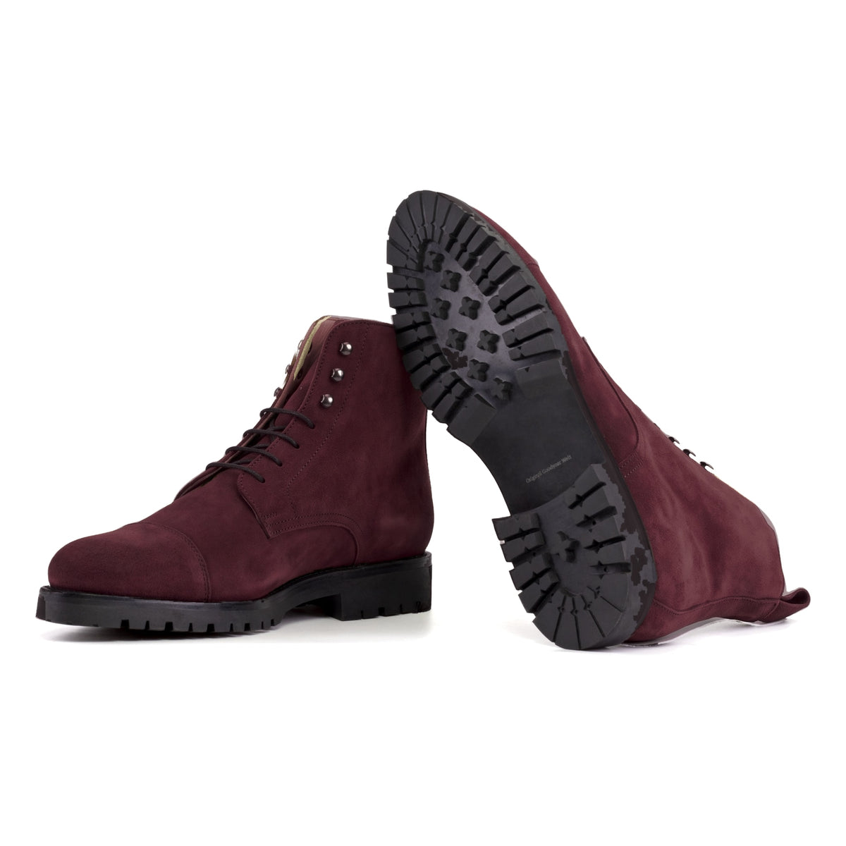 Bottines Bout Droit en daim bordeaux : une bottine couchée montre la semelle