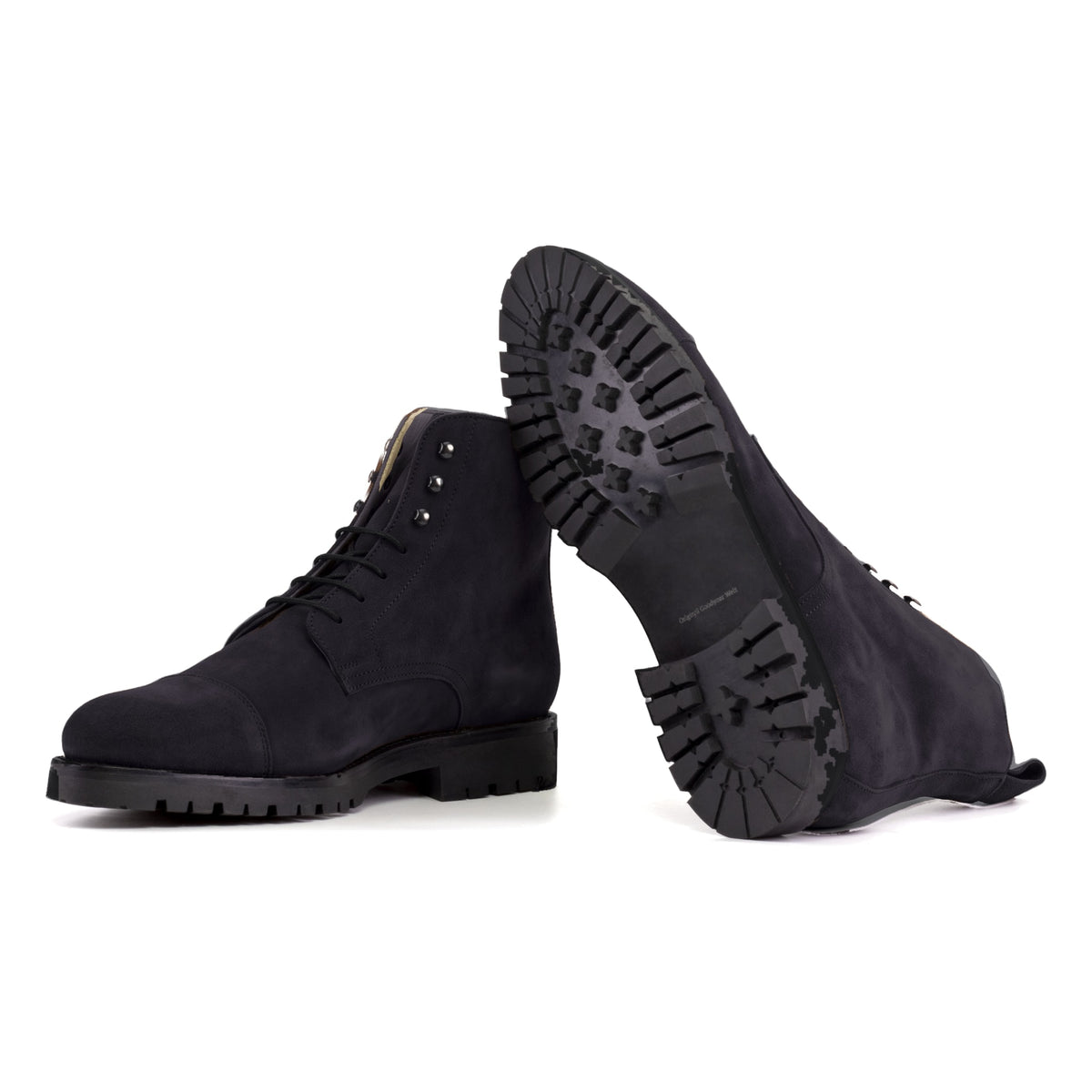 Bottines Bout Droit en daim de chevreau noir : une bottine couchée montre la semelle